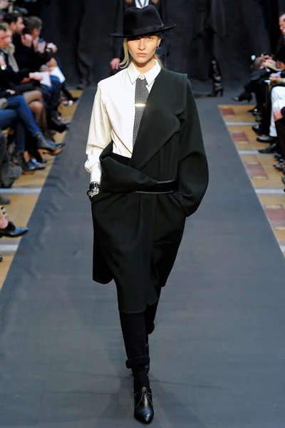 Look 11